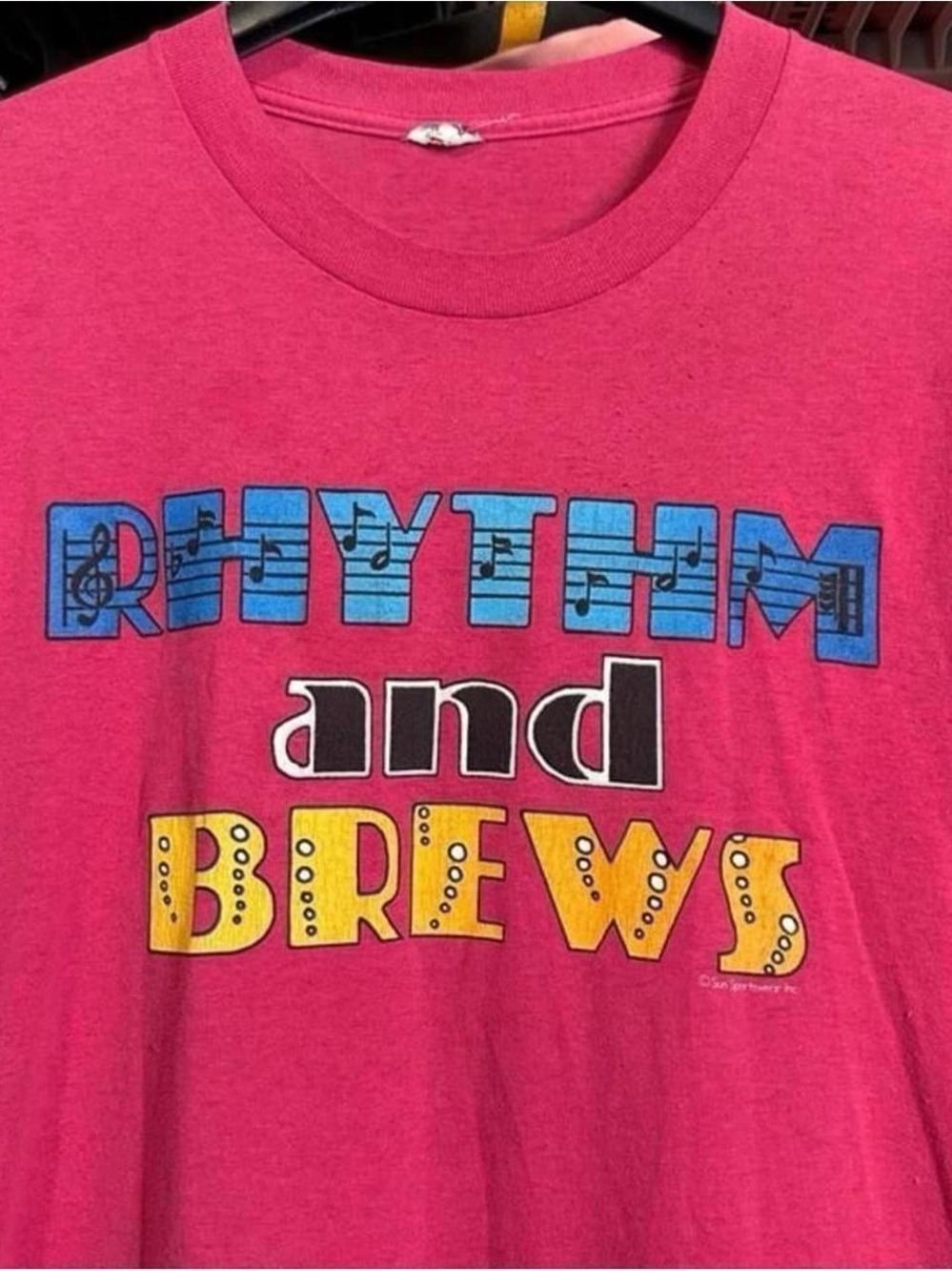 Vintage 1980's Rhythm and Brews beer Graphic Tee - Pink size L